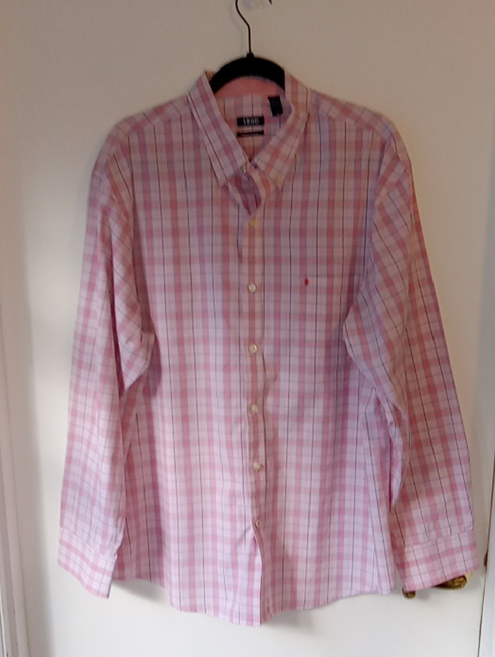 Izod Classic Pink Plaid Men's Button-Down Shirt